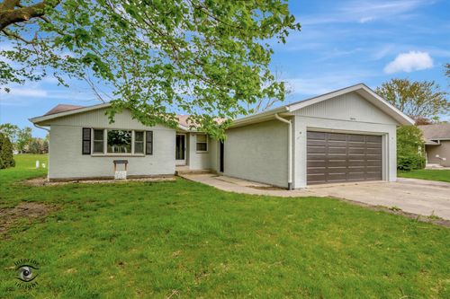 18 Laurel Ln, Grant Park, IL, 60940-9204 | Card Image