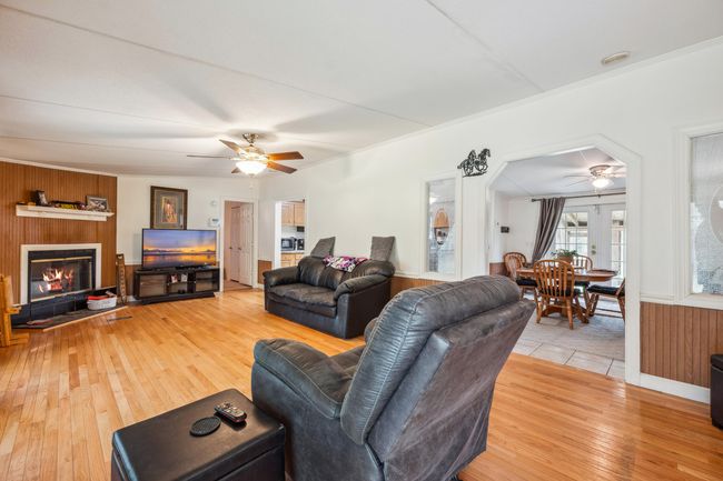 living room 2 | Image 7