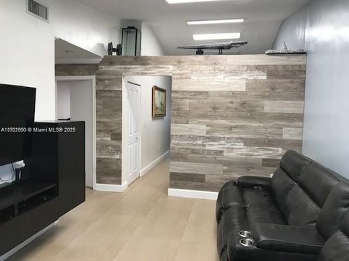 11465 Nw 87th Pl, Hialeah Gardens, FL, 33018-1953 | Card Image