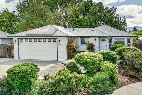 963 Colinwood Ln, Medford, OR, 97501-3252 | Card Image