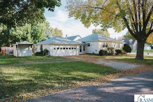 227 E 9th St, Blue Earth, MN, 56013-2036 | Card Image