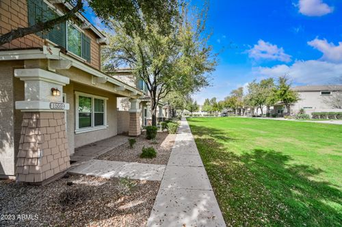 1559 S Longspur Ln, Gilbert, AZ, 85296-9647 | Card Image