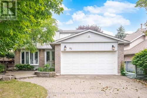 82 Eastman Crescent, Newmarket (Huron Heights-Leslie Valley), ON, L3Y5S2 | Card Image