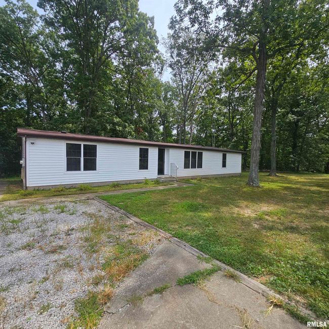22488 N Mayflower Ln, House other with 3 bedrooms, 2 bathrooms and null parking in Dix IL | Image 6