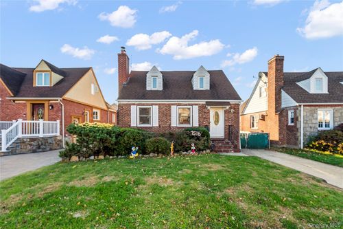 7516 180th St, Fresh Meadows, NY, 11366-1632 | Card Image