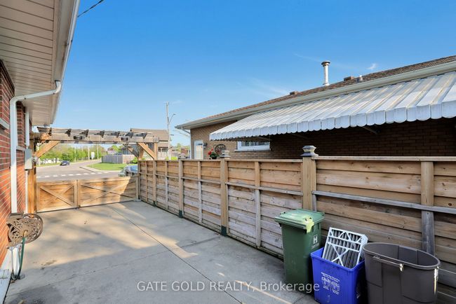 64 Nash Rd S, House other with 6 bedrooms, 2 bathrooms and 3 parking in Hamilton ON | Image 31