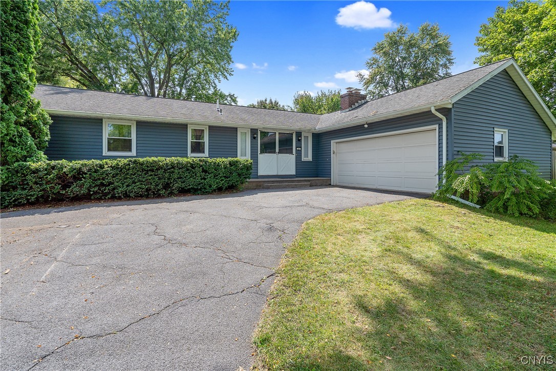 Lanyard Ln, Baldwinsville, NY 13027