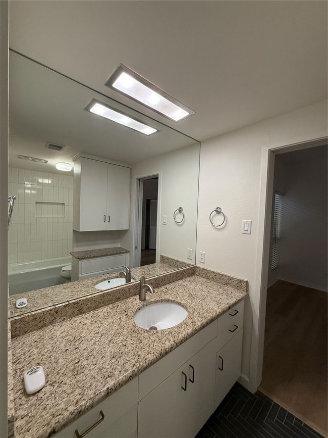 10527 Sandpiper Ln, Home with 3 bedrooms, 2 bathrooms and null parking in Dallas TX | Image 17