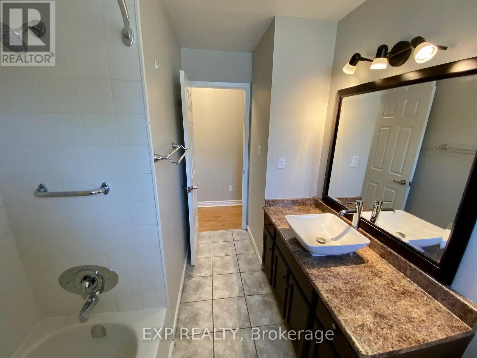 Residential Lease in Welland (N. Welland) 5