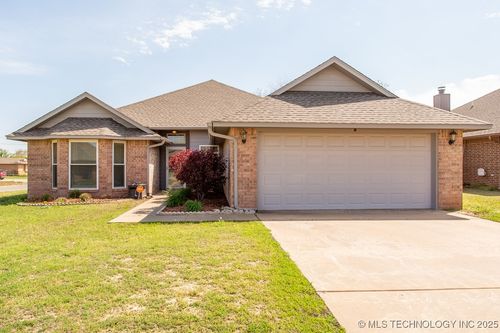 401 Okarche, North Enid, OK, 73701-6562 | Card Image