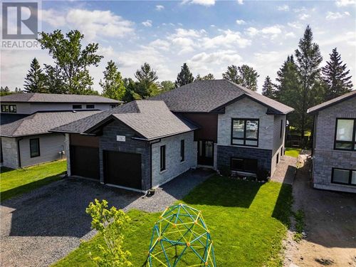 136 Hollybrook Cres, Azilda, ON, P0M1B0 | Card Image