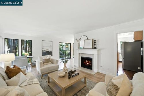 2d-742 Wesley Way, Oakland, CA, 94610-2338 | Card Image