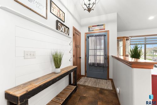 5400 S Sirocco Ave, Sioux Falls, SD, 57108-6804 | Card Image