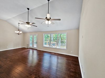 519 Magnolia Dr, House other with 3 bedrooms, 2 bathrooms and 3 parking in Clarksville TN | Image 2