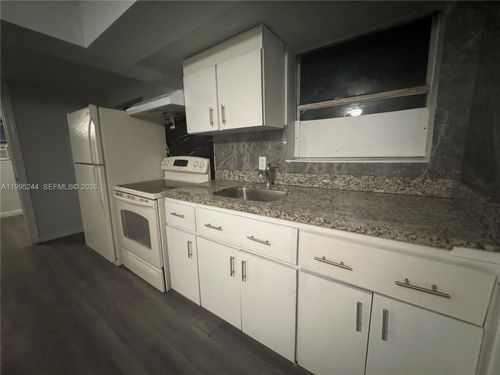 5-7802 Nw 8th Ave, Miami, FL, 33150-3271 | Card Image