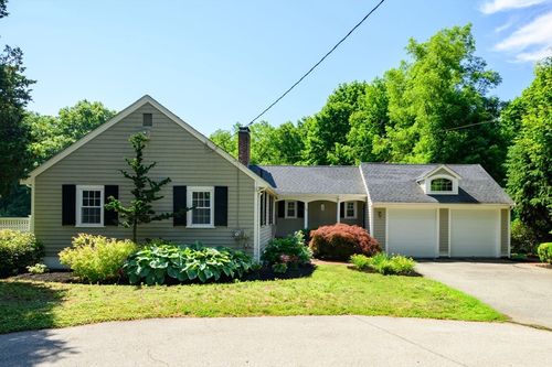 168 Cushing St, Hingham, MA, 02043-4840 | Card Image
