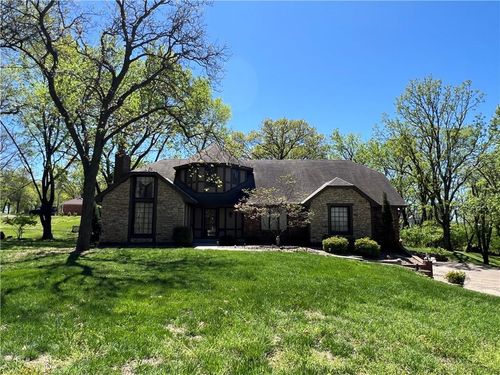 5611 Nw Oak Ridge Ct, Platte Woods, MO, 64151-1412 | Card Image