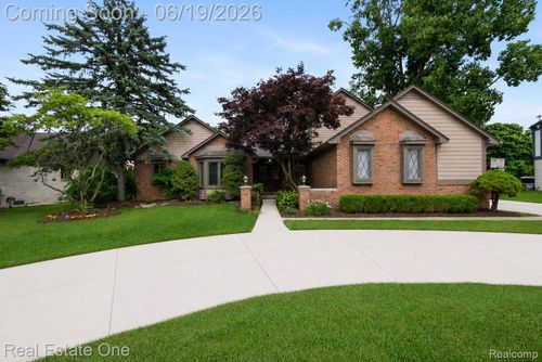 5277 Waterview Dr, West Bloomfield, MI, 48323-2259 | Card Image