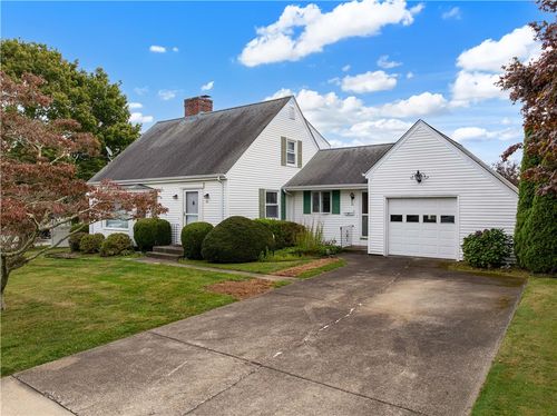 36 Willow Ave, Middletown, RI, 02842-4947 | Card Image