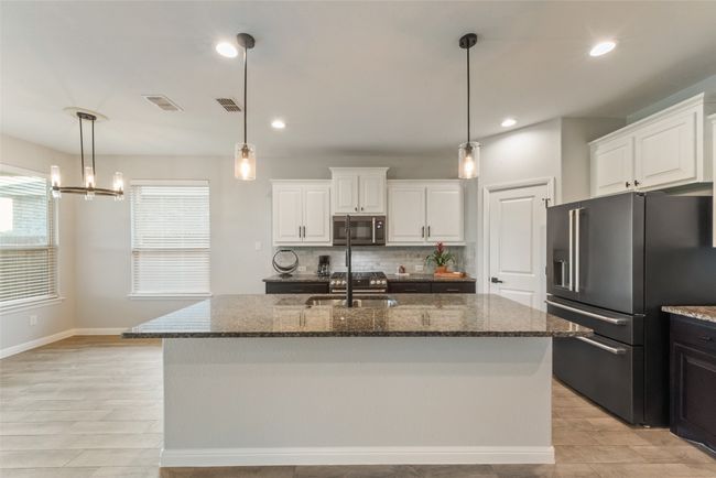 1424 Archway Ct, House other with 4 bedrooms, 4 bathrooms and null parking in Justin TX | Image 7
