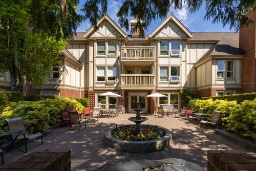104-843 22nd Street, West Vancouver, BC, V7V4C1 | Card Image