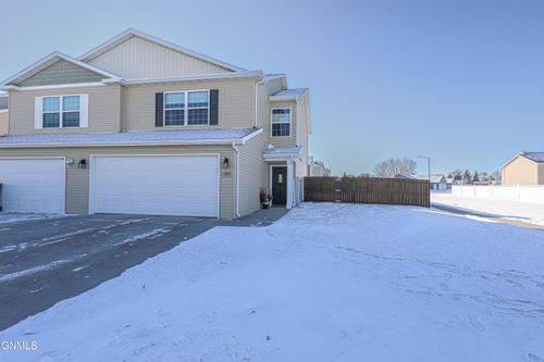 3200 Dortmund Dr, Bismarck, ND, 58504-7522 | Card Image