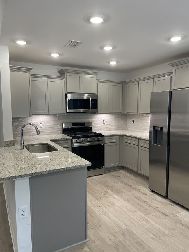 Gas stove and stainless-steel appliances included! | Image 10
