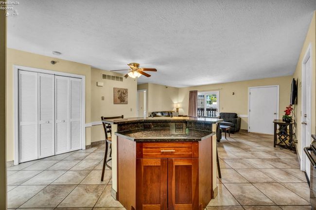 7 - 1230 Tri Motor Dr, Condo with 2 bedrooms, 2 bathrooms and null parking in Put-In-Bay OH | Image 14