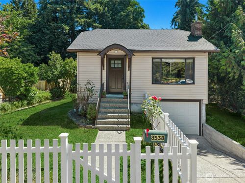 8538 Ashworth Ave N, Seattle, WA, 98103-4021 | Card Image