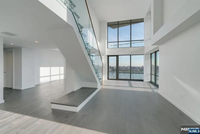 320 Adolphus Ave, Condo with 3 bedrooms, 4 bathrooms and null parking in Cliffside Park NJ | Image 4
