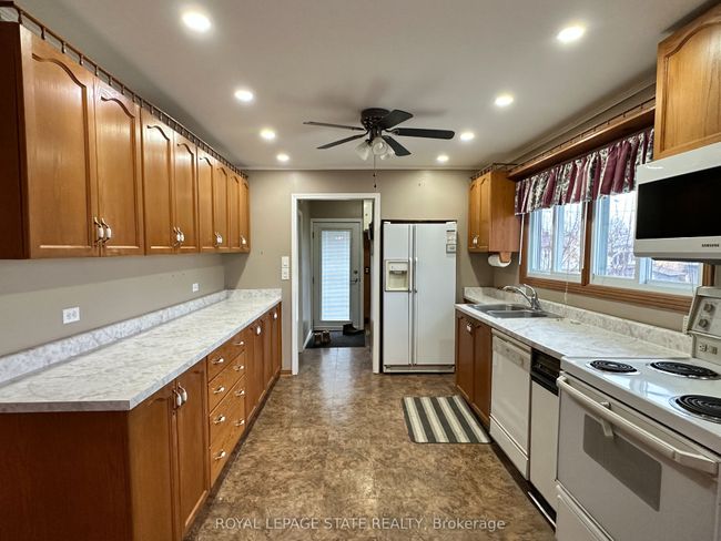 22 6 Th St, House other with 2 bedrooms, 1 bathrooms and 3 parking in Selkirk ON | Image 19