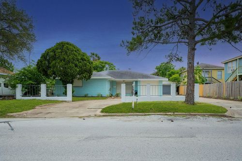 4923 Avenue P, Galveston, TX, 77551-4862 | Card Image