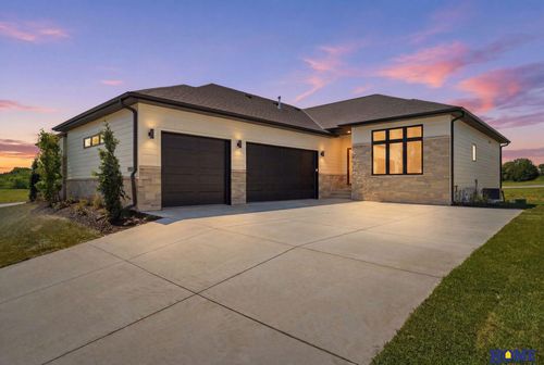 9207 Triana Ln, Lincoln, NE, 68520-1540 | Card Image