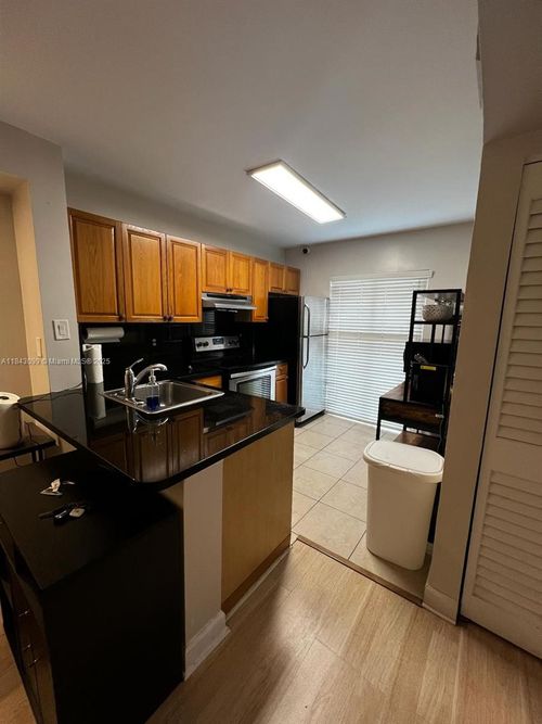 apt-407-2575 Sw 27th Ave, Miami, FL, 33133-2137 | Card Image