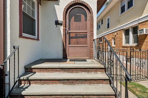 161 Cherry St, Floral Park, NY, 11001-3338 | Card Image