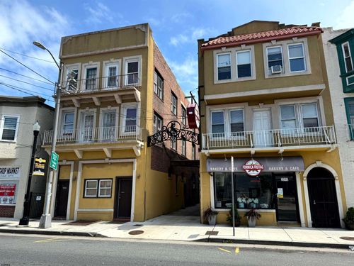2310 Arctic Ave, Atlantic City, NJ, 08401-4044 | Card Image