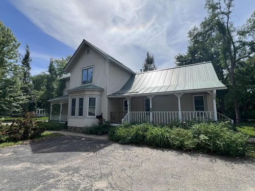 713 E Lake Street, WAUPACA, WI, 54981 | Card Image