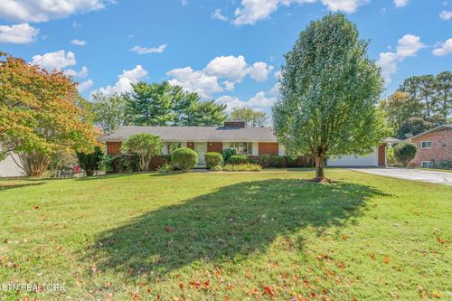 8220 Corteland Dr, Knoxville, TN, 37909-2115 | Card Image