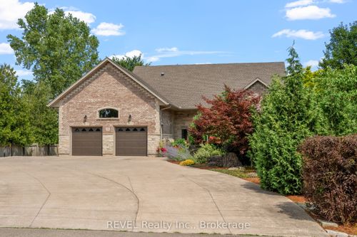 26 Kingsway St, Welland, ON, L3B3N8 | Card Image
