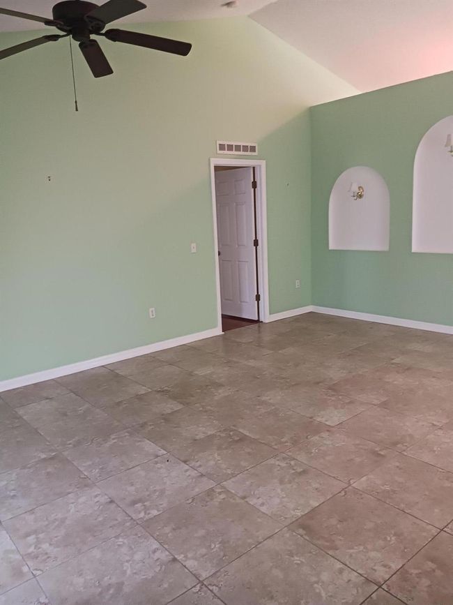 124 Sw Sea Lion Rd, House other with 3 bedrooms, 1 bathrooms and null parking in Port St. Lucie FL | Image 12