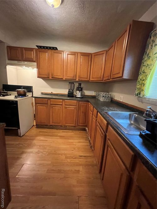 11406 Jackson Ave, Warren, MI, 48089-4008 | Card Image