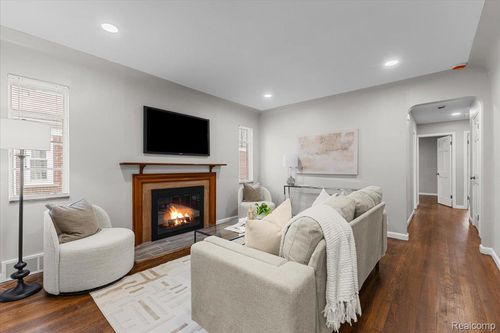 19134 Mallina St, Detroit, MI, 48236-2024 | Card Image