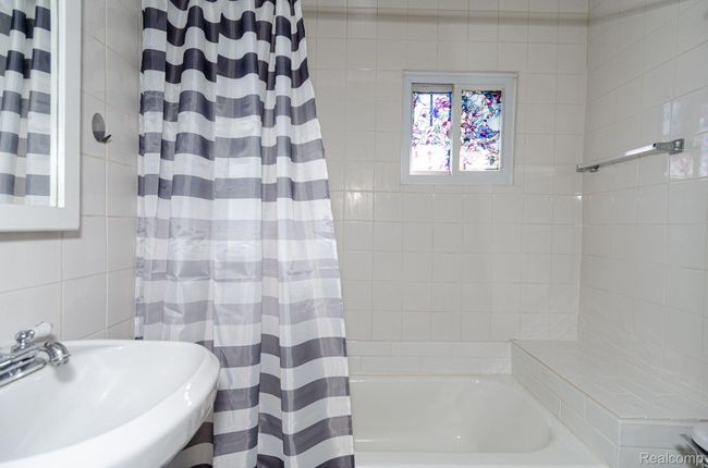 44 W End - Full bath | Image 24