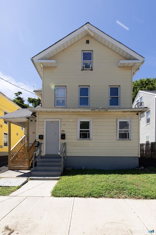 102 Franklin St, Meriden, CT, 06450-3388 | Card Image