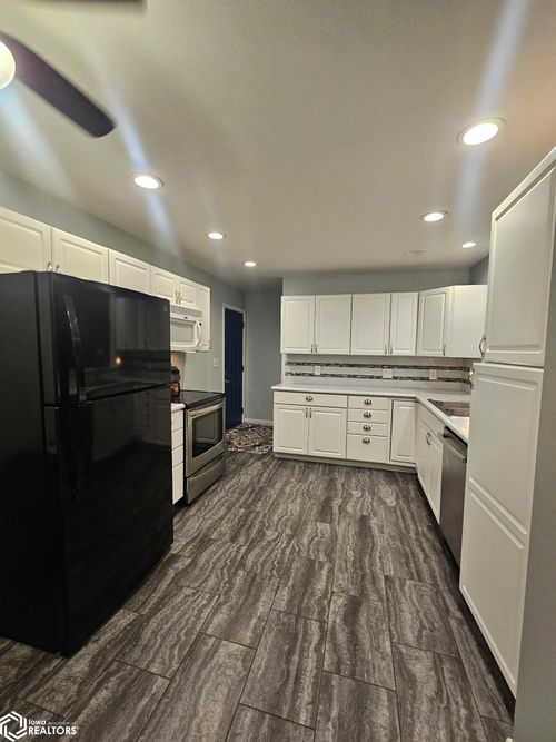 1207 Glenwood Ter, Marshalltown, IA, 50158-4059 | Card Image