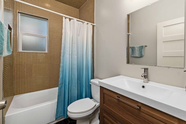 2009 E 8 Th St, House other with 2 bedrooms, 2 bathrooms and 3 parking in Austin TX | Image 12