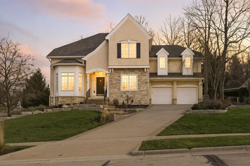 8552 Misty Woods Cir, Powell, OH, 43065-8356 | Card Image