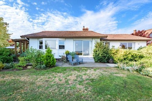 3945 Marine Dr, Royston, BC, V0R2V0 | Card Image