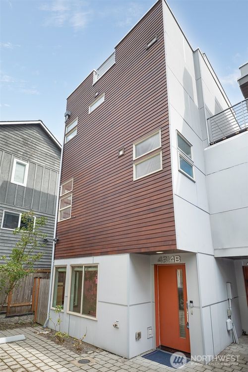 b-4314 Whitman Avenue N, Seattle, WA, 98103 | Card Image
