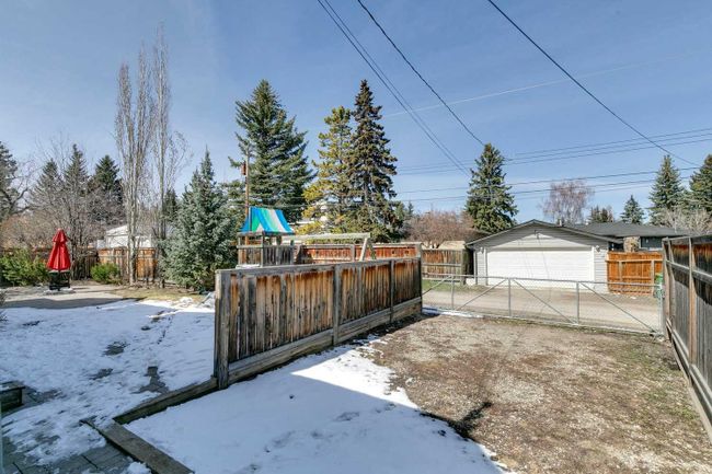 51 White Oak Crescent Sw, Home with 5 bedrooms, 3 bathrooms and 3 parking in Calgary AB | Image 39